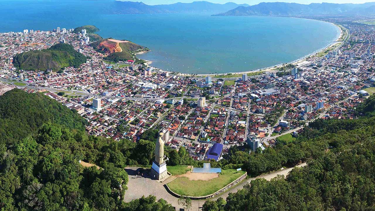 Caraguatatuba: Centro Vibrante e Comercial 2